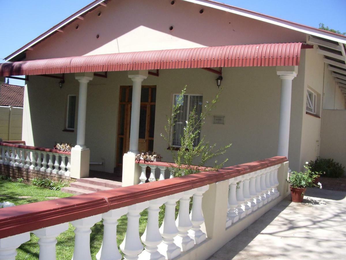 Dee'S Bnb Pretoria Bagian luar foto